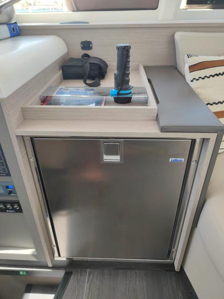 Book yachts online - catamaran - Fountaine Pajot Isla 40 - Isla (Wm+Solar Pan) - rent