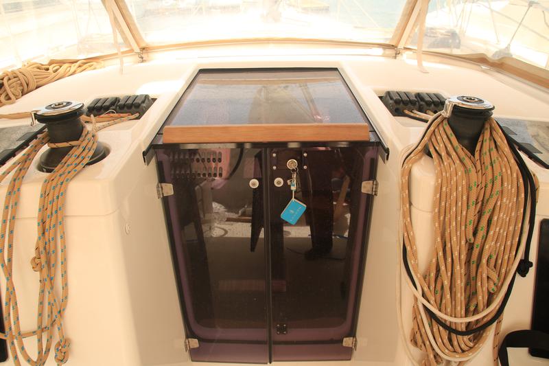 Book yachts online - sailboat - Dufour 390 Grand Large - DILI (vers 50hp+Gas Bbq) - rent