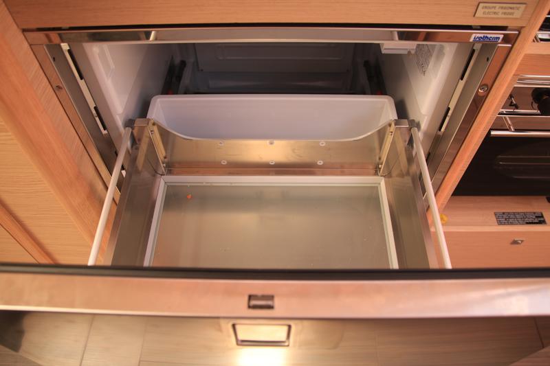 Book yachts online - sailboat - Dufour 390 Grand Large - DILI (vers 50hp+Gas Bbq) - rent
