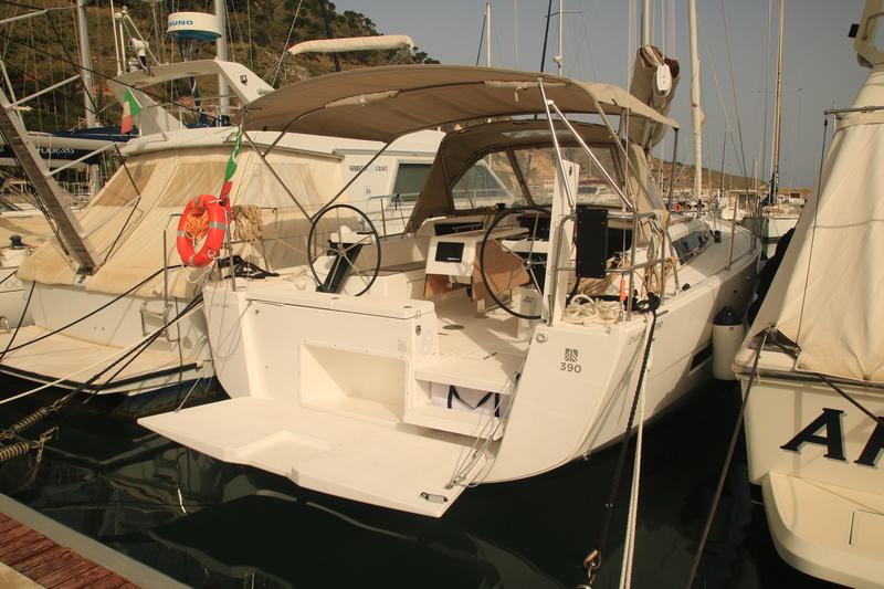 Book yachts online - sailboat - Dufour 390 Grand Large - DILI (vers 50hp+Gas Bbq) - rent
