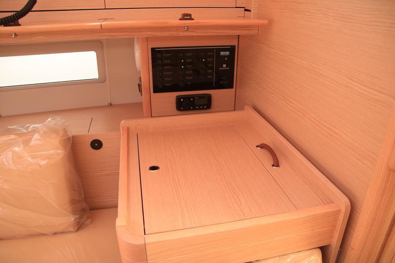 Book yachts online - sailboat - Dufour 390 Grand Large - DILI (vers 50hp+Gas Bbq) - rent