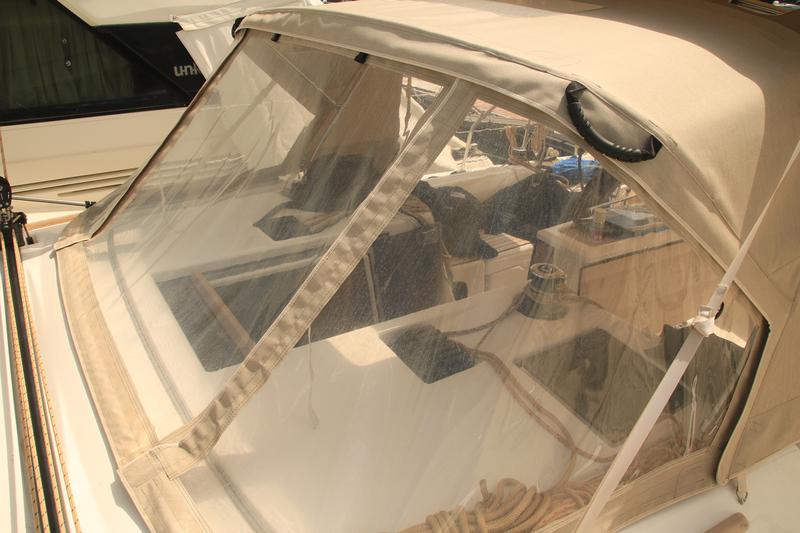 Book yachts online - sailboat - Dufour 390 Grand Large - DILI (vers 50hp+Gas Bbq) - rent