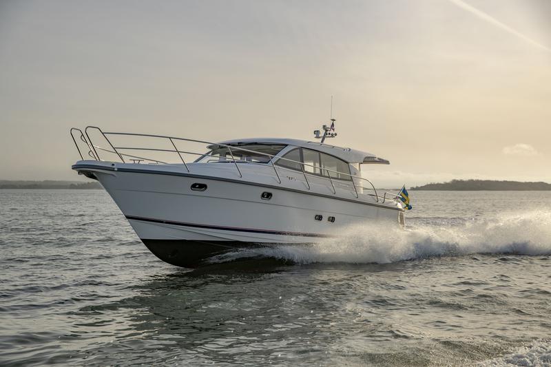 Book yachts online - motorboat - Nimbus 405 Coupe - Unisono - rent