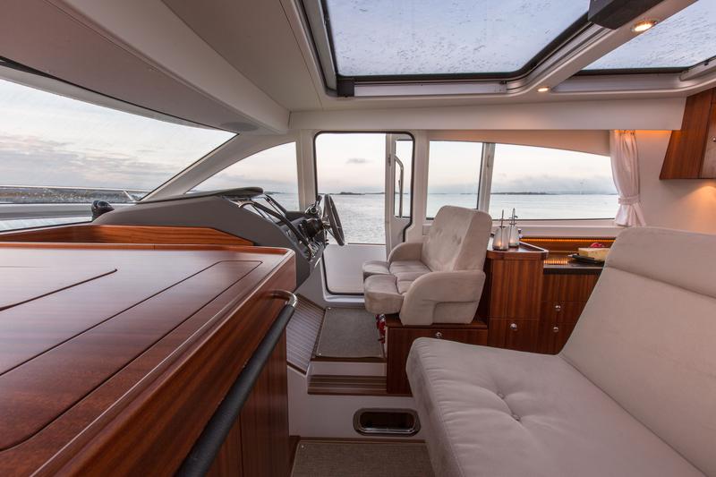 Book yachts online - motorboat - Nimbus 405 Coupe - Unisono - rent