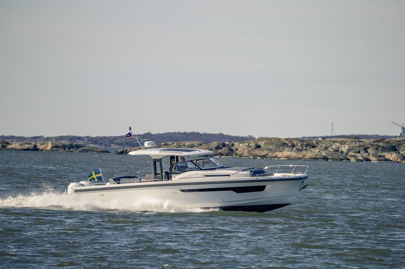 Book yachts online - motorboat - Nimbus Tender T11 - RUDDY - rent