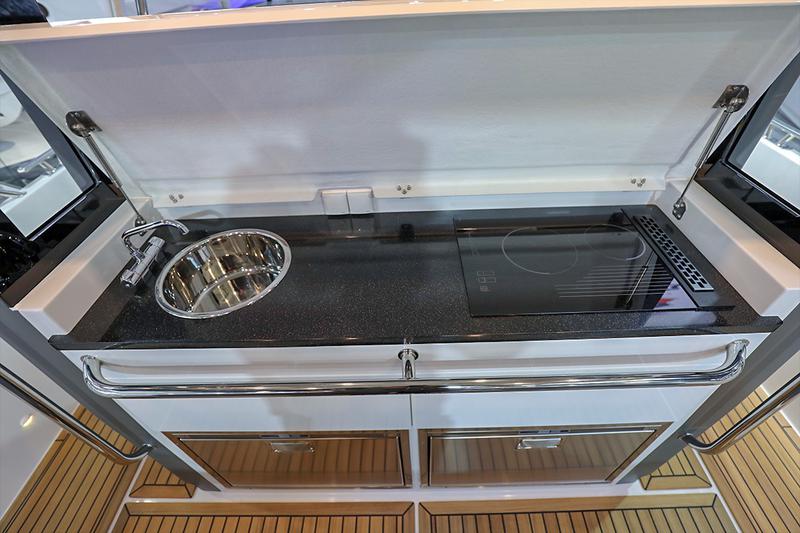 Book yachts online - motorboat - Nimbus Tender T11 - RUDDY - rent