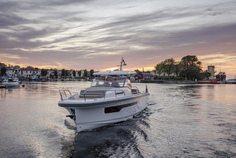 Book yachts online - motorboat - Nimbus Tender T11 - RUDDY - rent