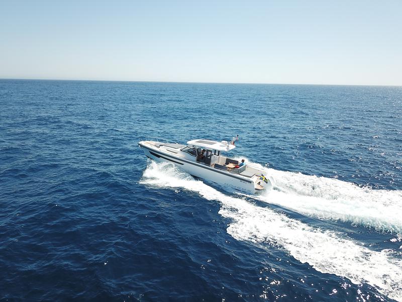 Book yachts online - motorboat - Nimbus Tender T11 - RUDDY - rent