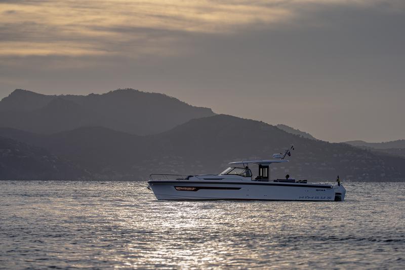 Book yachts online - motorboat - Nimbus Tender T11 - RUDDY - rent