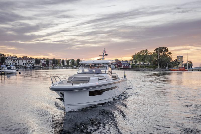 Book yachts online - motorboat - Nimbus Tender T11 - RUDDY - rent
