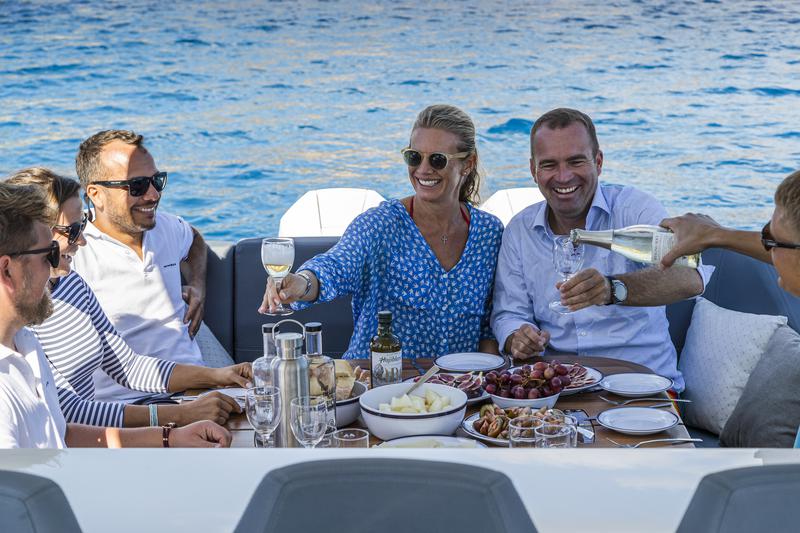 Book yachts online - motorboat - Nimbus Tender T11 - RUDDY - rent