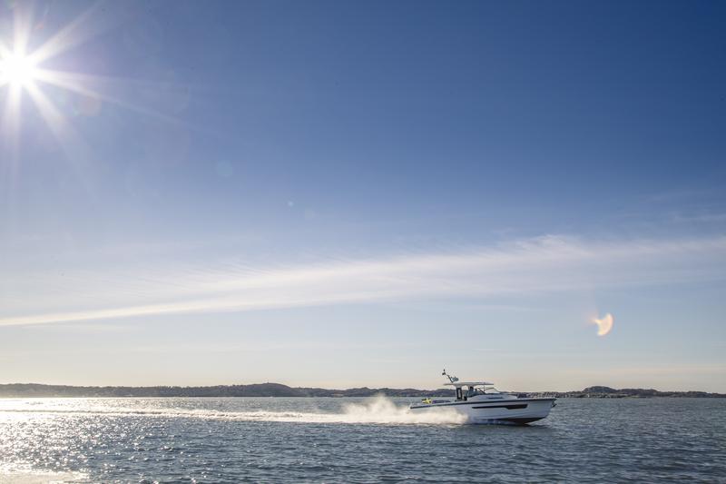 Book yachts online - motorboat - Nimbus Tender T11 - RUDDY - rent