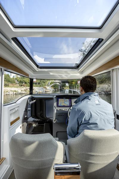 Book yachts online - motorboat - Nimbus Commuter 9 - STICH - rent