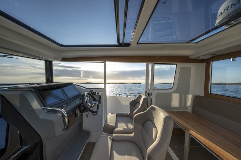 Book yachts online - motorboat - Nimbus Commuter 9 - STICH - rent