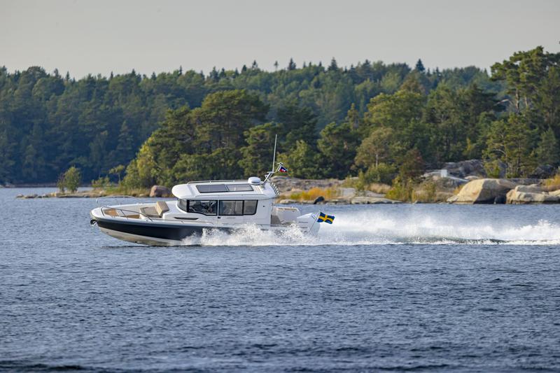 Book yachts online - motorboat - Nimbus Commuter 9 - STICH - rent