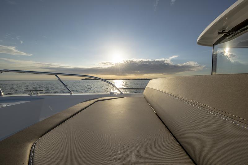 Book yachts online - motorboat - Nimbus Commuter 9 - STICH - rent