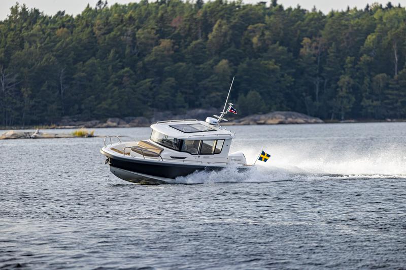 Book yachts online - motorboat - Nimbus Commuter 9 - STICH - rent