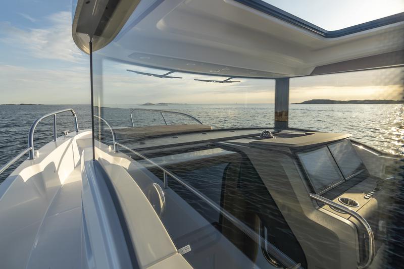 Book yachts online - motorboat - Nimbus Commuter 9 - STICH - rent
