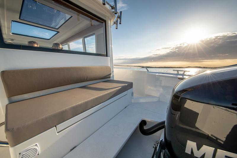 Book yachts online - motorboat - Nimbus Commuter 9 - STICH - rent