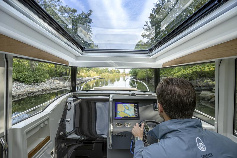 Book yachts online - motorboat - Nimbus Commuter 9 - STICH - rent