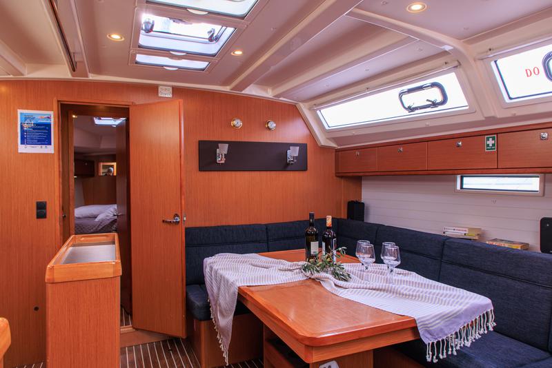 Book yachts online - sailboat - Bavaria 46 Cruiser - Kyveli - rent