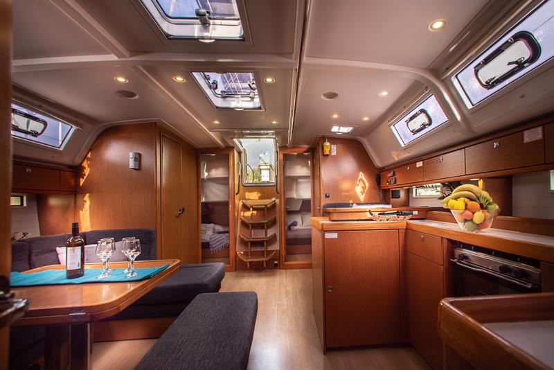 Book yachts online - sailboat - Bavaria 51 Cruiser - Philoctetes - rent