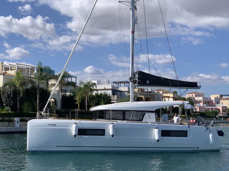Book yachts online - catamaran - Lagoon 40-4 - Alice - rent