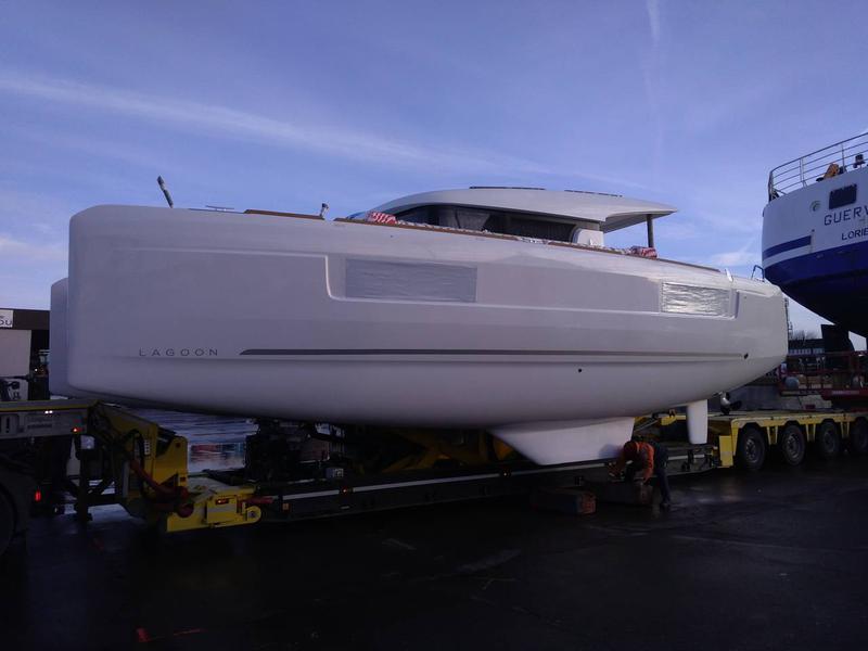 Book yachts online - catamaran - Lagoon 40-4 - Pina Colada - rent