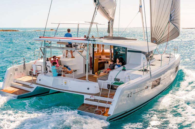 Book yachts online - catamaran - Lagoon 42-2 - Ziromon - rent
