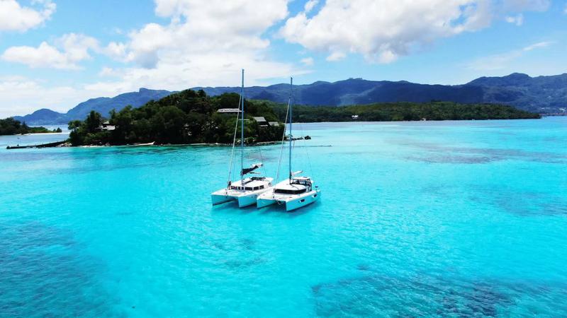 Book yachts online - catamaran - Lagoon 42-2 - Ziromon - rent