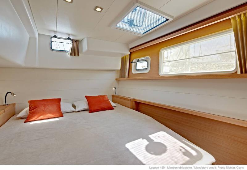 Book yachts online - catamaran - Lagoon 450S - Arome - rent