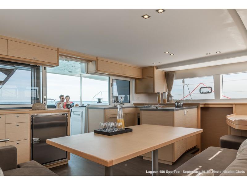 Book yachts online - catamaran - Lagoon 450S - Poivre - rent