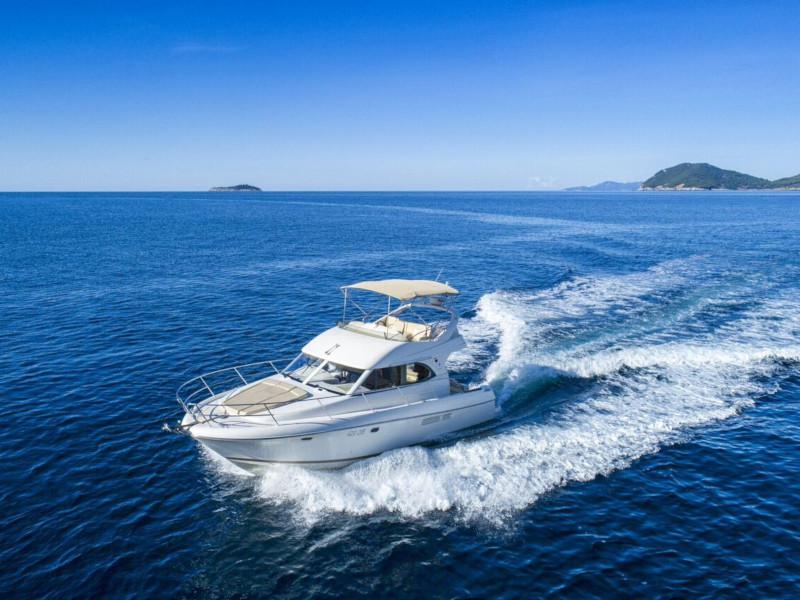 Book yachts online - motorboat - Prestige 36 - Katija - rent