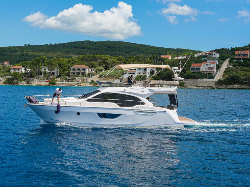 Book yachts online - motorboat - Sessa Fly 47 - Star Dust - rent