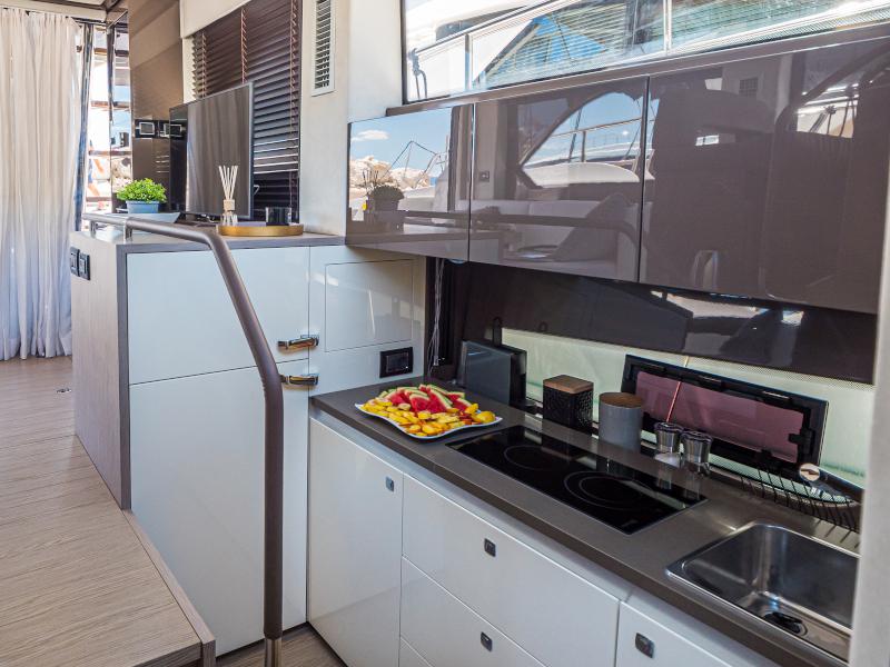 Book yachts online - motorboat - Sessa Fly 42 - Jupika II - rent