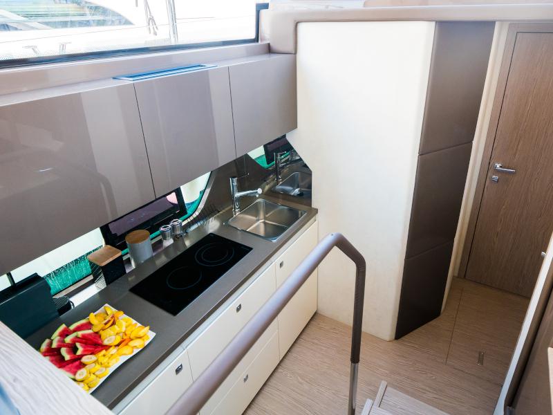 Book yachts online - motorboat - Sessa Fly 42 - Jupika II - rent