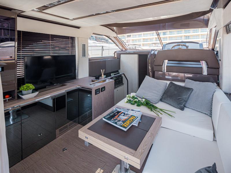 Book yachts online - motorboat - Sessa Fly 42 - Jupika II - rent
