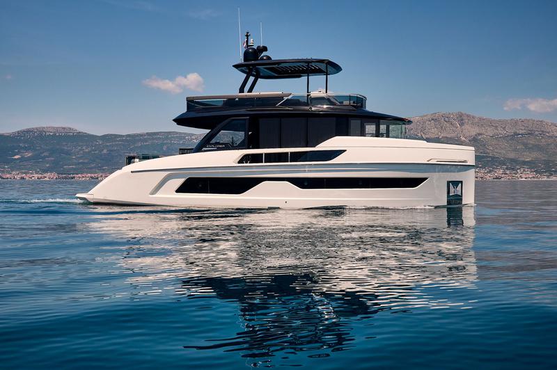 Book yachts online - motorboat - Explorer 62 Fly - Blue Moon - rent