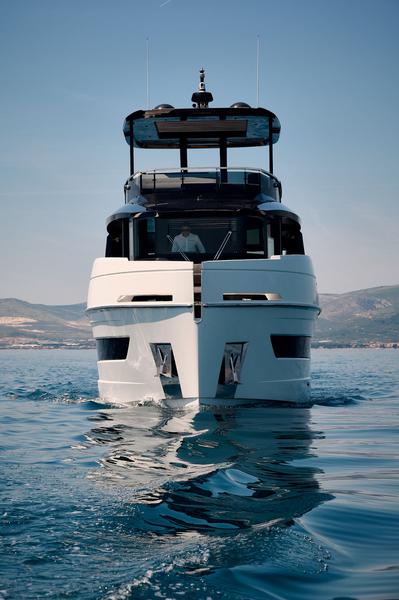Book yachts online - motorboat - Explorer 62 Fly - Blue Moon - rent