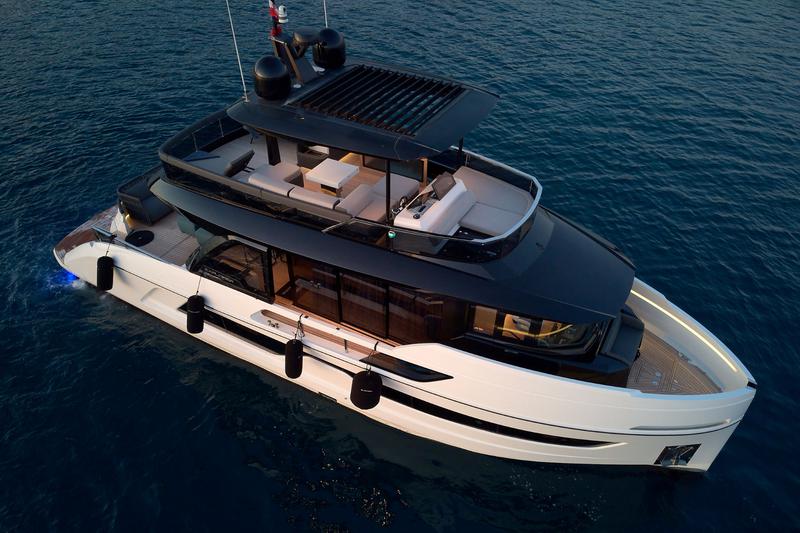 Book yachts online - motorboat - Explorer 62 Fly - Blue Moon - rent