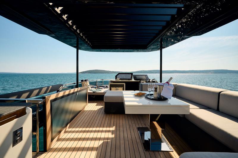 Book yachts online - motorboat - Explorer 62 Fly - Blue Moon - rent