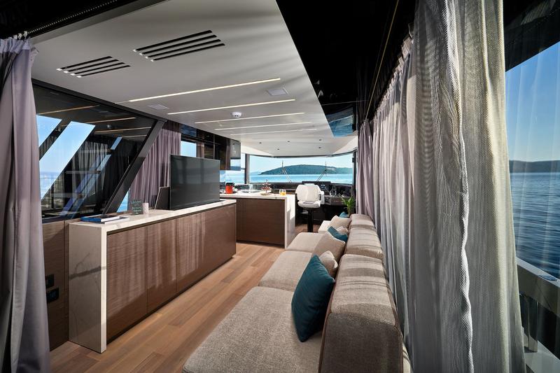Book yachts online - motorboat - Explorer 62 Fly - Blue Moon - rent