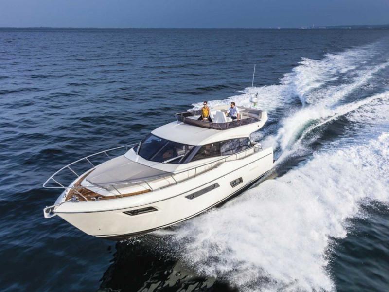 Book yachts online - motorboat - Ferretti 450 - Lady Esmeralda - rent