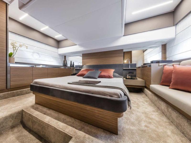 Book yachts online - motorboat - Ferretti 450 - Lady Esmeralda - rent