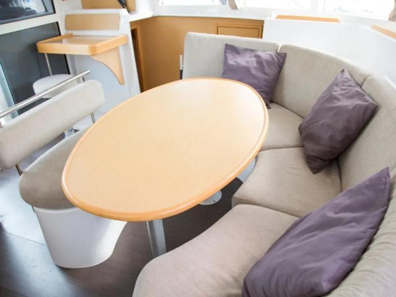 Book yachts online - catamaran - Lagoon 380 S2 - Discovery - rent