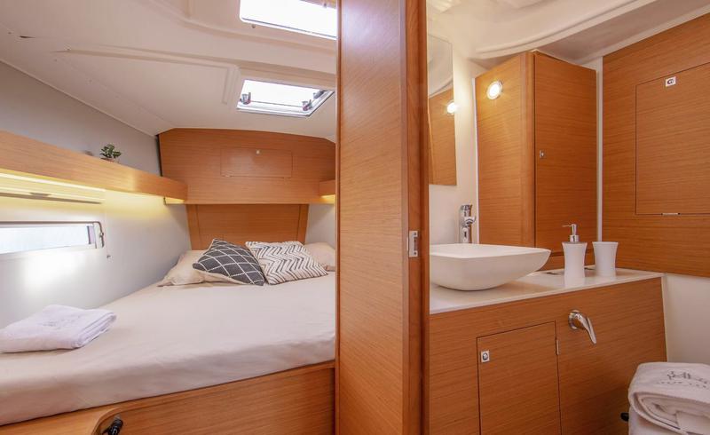 Book yachts online - sailboat - Dufour 390 - PARIS - rent