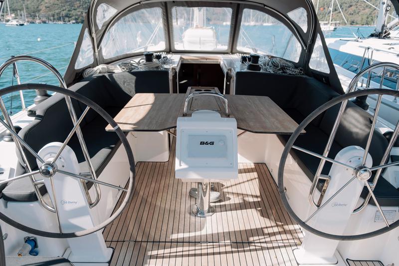Book yachts online - sailboat - Bavaria C42 - NOMAD - rent