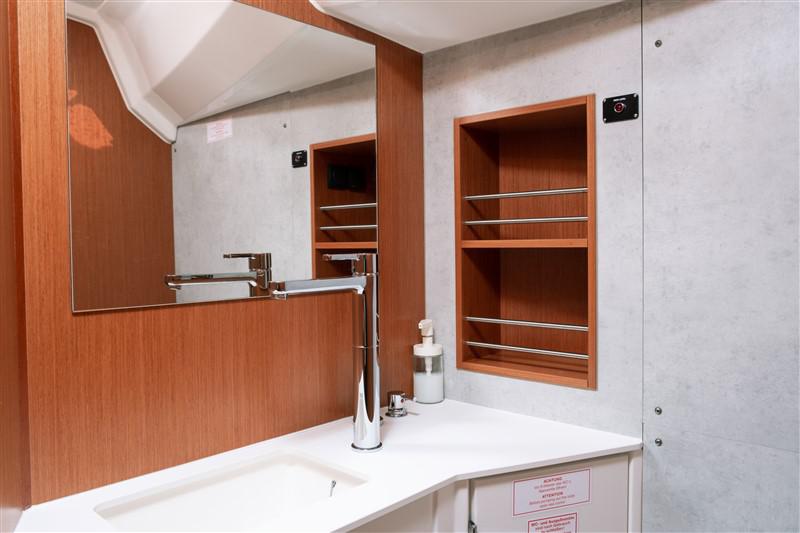 Book yachts online - sailboat - Bavaria C42 - NOMAD - rent