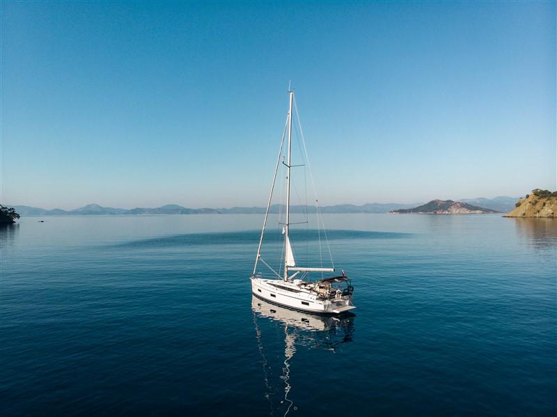 Book yachts online - sailboat - Bavaria C42 - NOMAD - rent