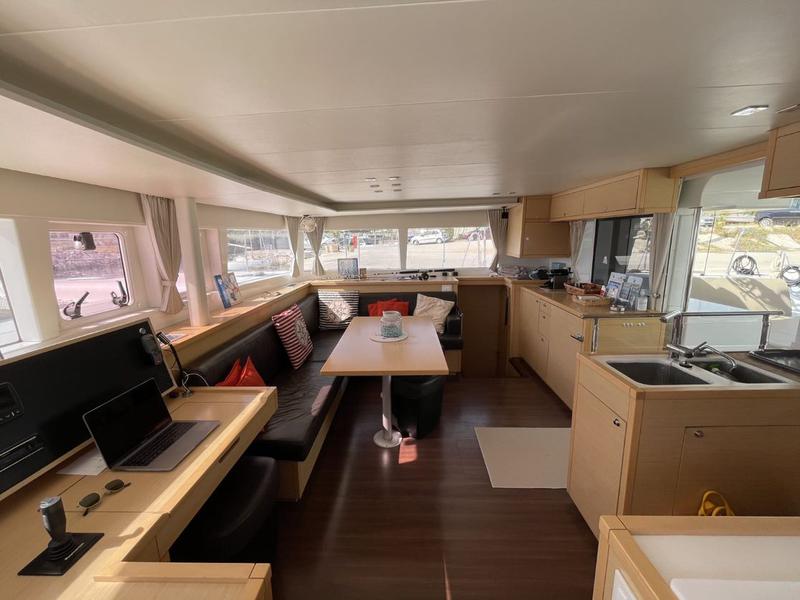 Book yachts online - catamaran - Lagoon 450  Flybridge - Zia Nella - rent